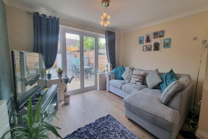 3 Bedroom Town House To Rent In Lilleburne Drive, Nuneaton, CV10