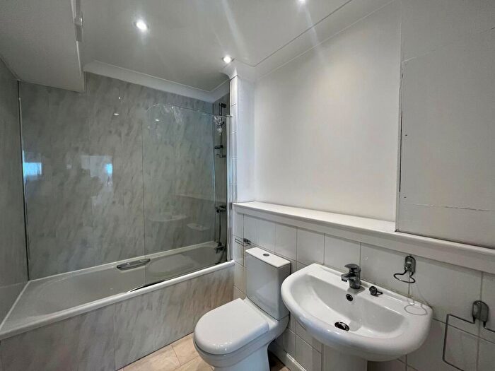 2 Bedroom Flat To Rent In Dean Street, KA3
