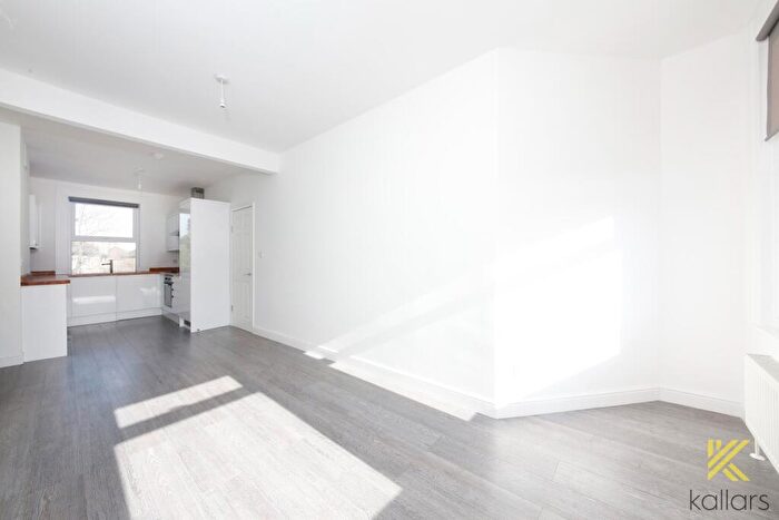 Apartment To Rent In Brownhill Road, London, Greater London, SE6