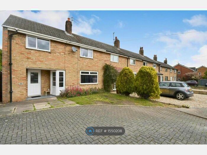 3 Bedroom End Of Terrace House To Rent In Greetwell Close, Lincoln, LN2