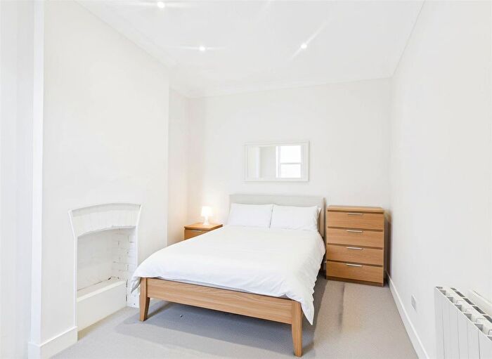 1 Bedroom Flat To Rent In Layton Road, Brentford, TW8