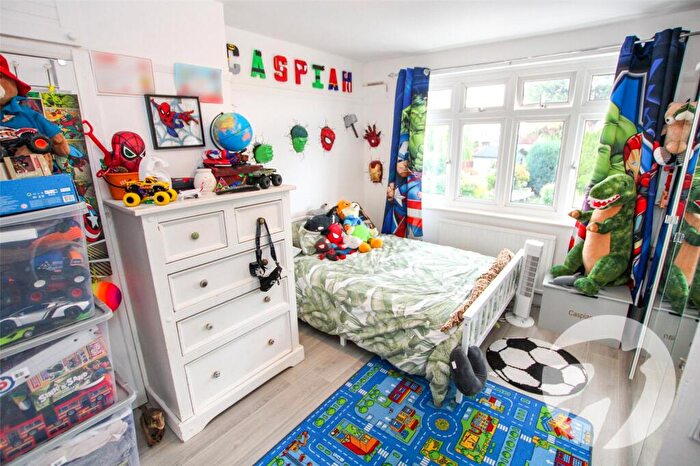 3 Bedroom Semi-Detached House For Sale In West Hallowes, London, SE9