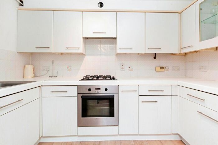 1 Bedroom Apartment For Sale In Ray Park Avenue, Maidenhead, SL6