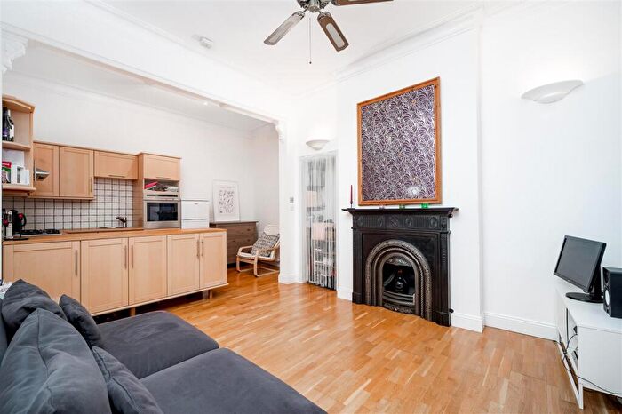 1 Bedroom Flat To Rent In Dennington Park Road, West Hampstead, NW6