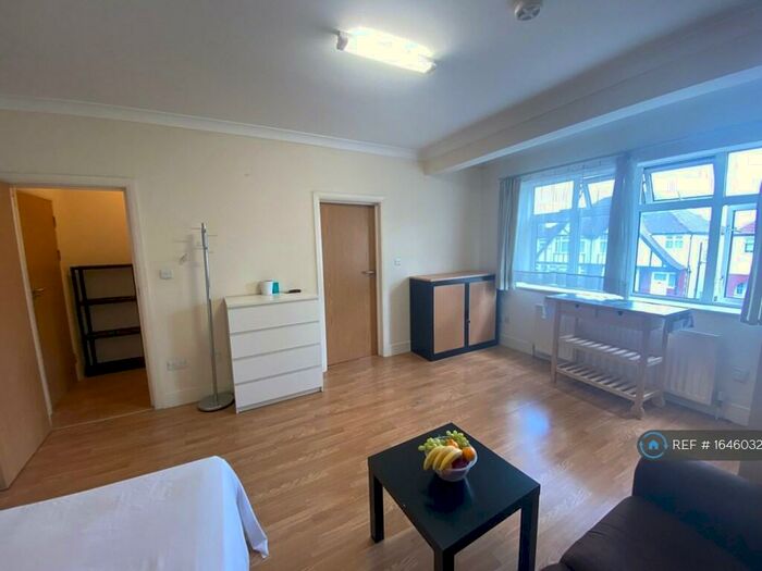 Studio To Rent In Tanfield Avenue, London, NW2