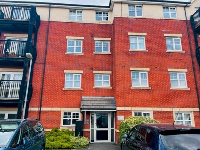 2 Bedroom Flat To Rent In Breccia Gardens, St Helens, WA9
