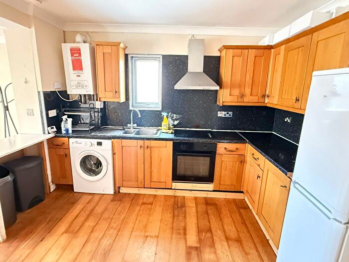 5 Bedroom Detached House To Rent In Tivoli Road, London, SE27
