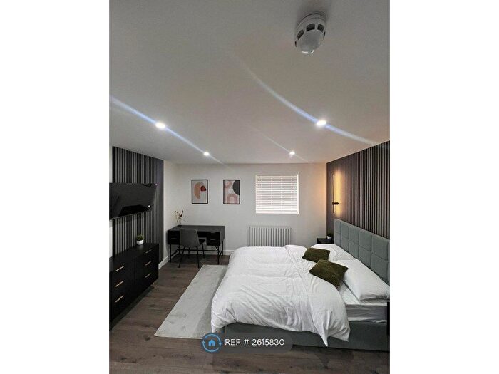 Studio To Rent In Luton, Luton, LU4