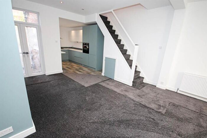 3 Bedroom Terraced House For Sale In Higher Croft, Eccles, M30