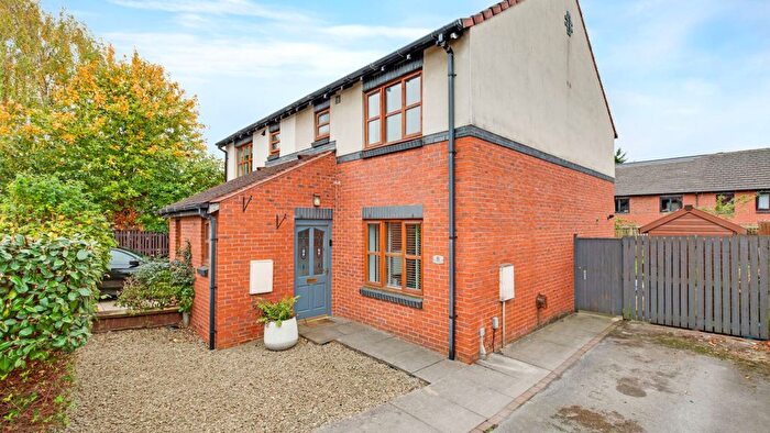 3 Bedroom Semi-detached House For Sale In Billingham Cl, Wakefield, WF2