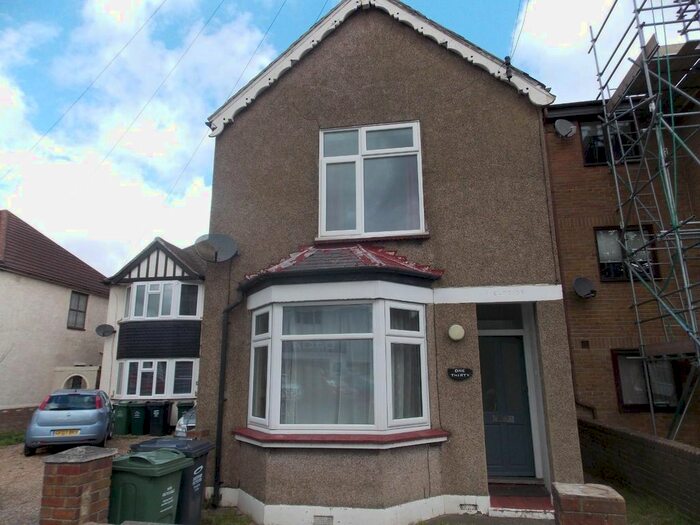 3 Bedroom Detached House To Rent In The Brent, Dartford, Kent, DA2