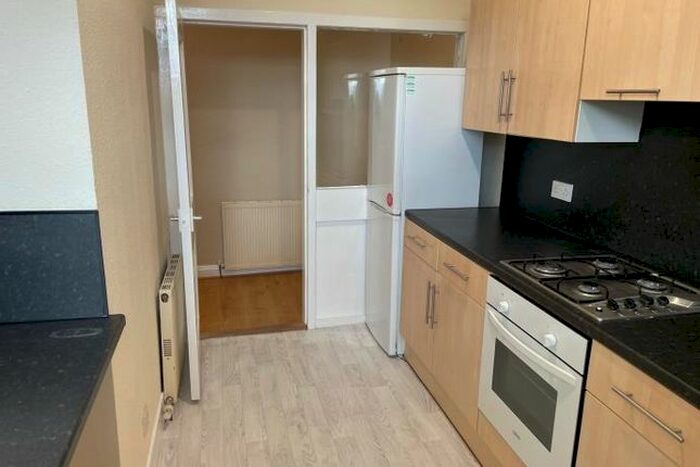 2 Bedroom Flat To Rent In Rosefield Street, Dundee (Off Blackness Road), DD1