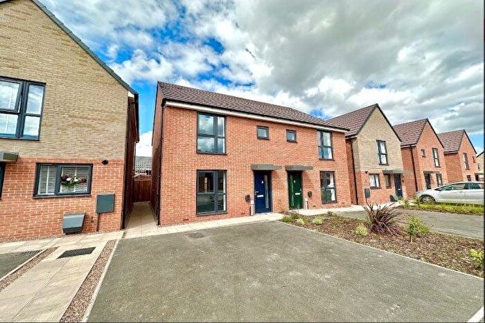 3 Bedroom Semi-Detached House To Rent In Hazel Drive, Walsall, WS3