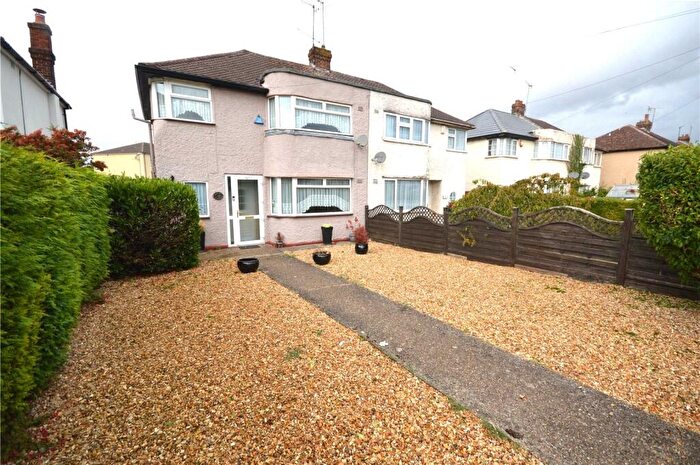 3 Bedroom Semi-Detached House For Sale In Sundon Park Road, Luton, Bedfordshire, LU3