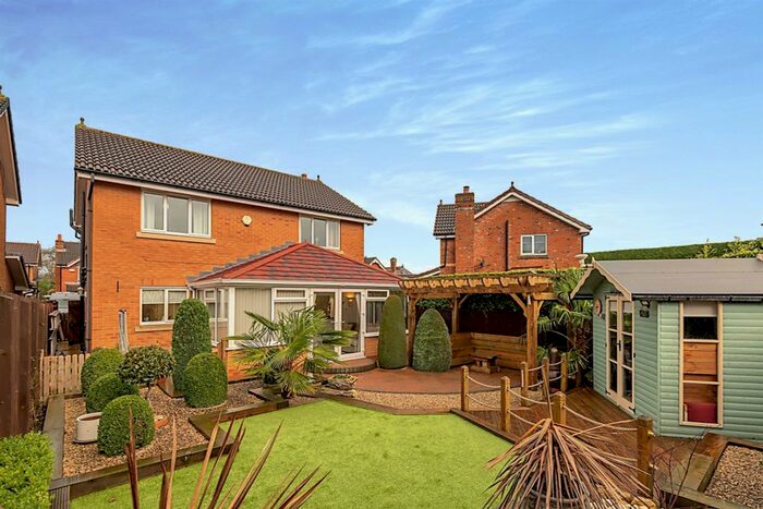 4 Bedroom Detached House For Sale In Whinmoor Drive, Clayton West, Huddersfield, HD8