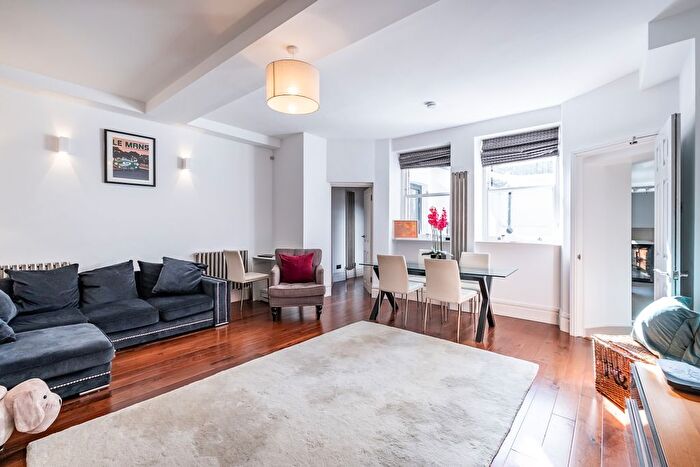 2 Bedroom Flat To Rent In Cadogan Gardens, London, SW3