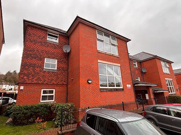1 Bedroom Flat To Rent In Brook Road, Redhill, RH1