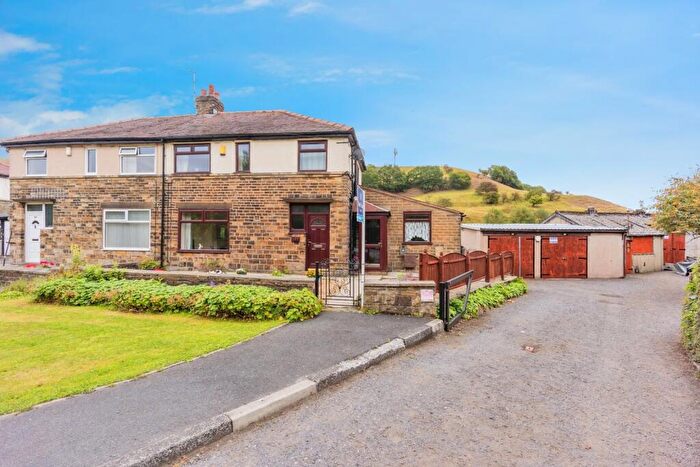 3 Bedroom Semi-Detached House For Sale In Rochdale Road, Todmorden, OL14