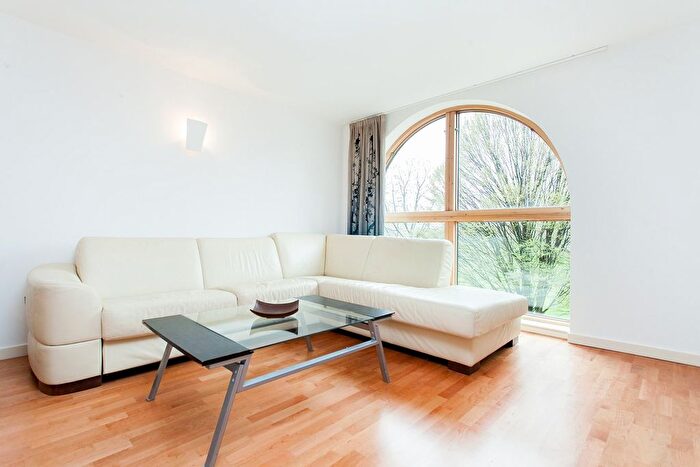 2 Bedroom Flat To Rent In Poole Street, London, N1