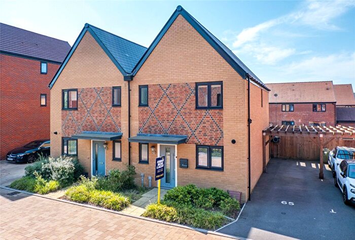 3 Bedroom Semi-Detached House For Sale In Pearl Close, Langley, Maidstone, Kent, ME17