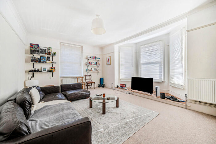 2 Bedroom Apartment For Sale In Penge Road, London, SE20