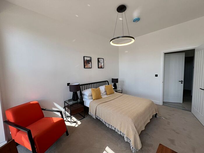 1 Bedroom Flat To Rent In High Street, Edgware, HA8