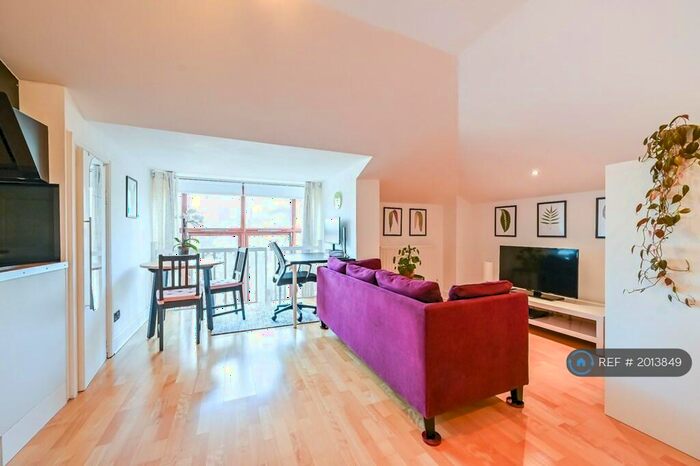 Studio To Rent In Coldharbour, London, E14