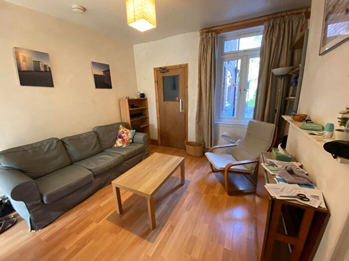 4 Bedroom House To Rent In Tiverton Road, Selly Oak, Birmingham, West Midlands, B29