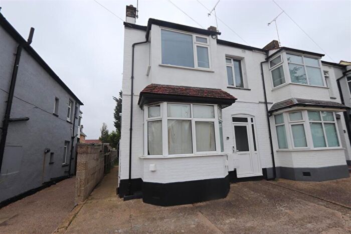 1 Bedroom Flat To Rent In Seaforth Avenue, Southend-On-Sea, SS2