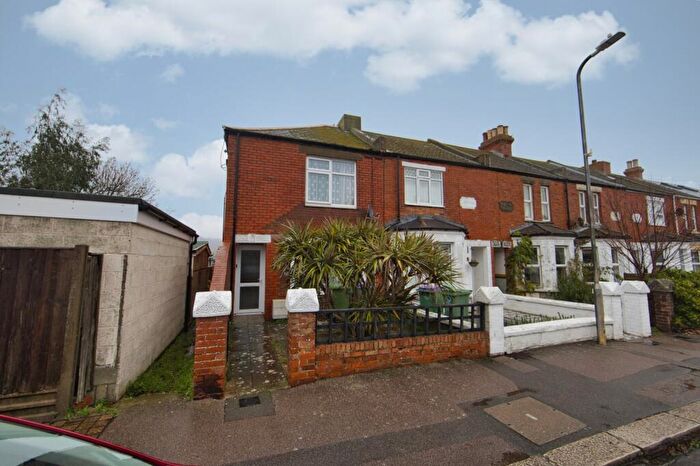 3 Bedroom End Of Terrace House For Sale In Chart Road, Folkestone, Kent, CT19