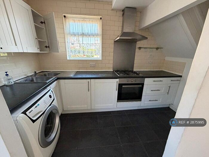 3 Bedroom Semi-Detached House To Rent In Fourth Avenue, Luton, LU3