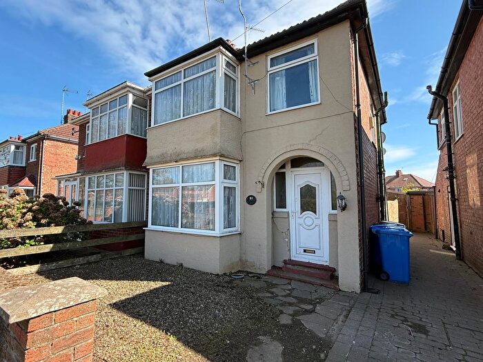 3 Bedroom Semi-Detached House For Sale In St Alban Road, Bridlington, YO16