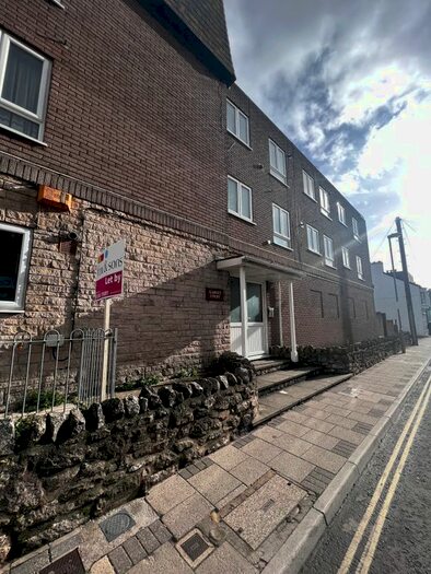 2 Bedroom Flat To Rent In Park Street, Weymouth, DT4