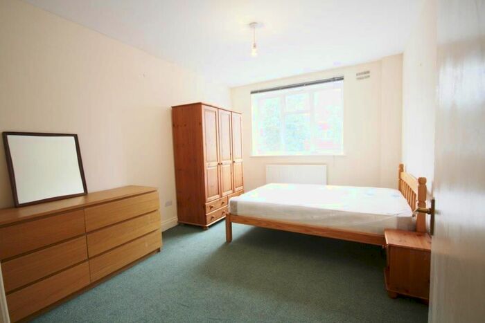 1 Bedroom Flat To Rent In Lewisham Way, New Cross, London, SE14