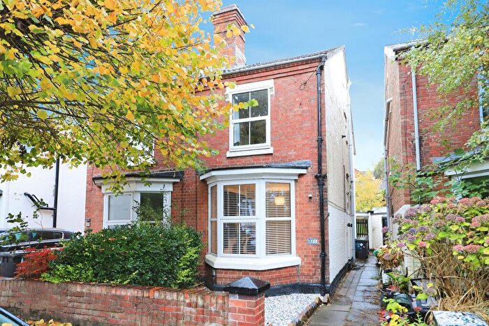 3 Bedroom Semi Detached House For Sale In Baxter Avenue, Kidderminster, DY10