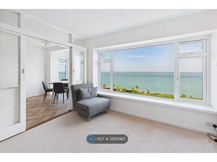 2 Bedroom Flat To Rent In South Cliff, Eastbourne, BN20