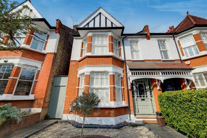 4 Bedroom Semi-Detached House To Rent In Radcliffe Road, London, N21