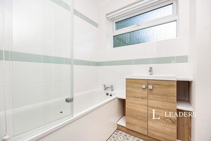 2 Bedroom Apartment To Rent In Cross Lanes, Guildford, GU1