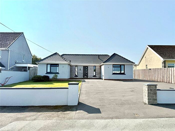 4 Bedroom Bungalow For Sale In Tavernspite, Whitland, Pembrokeshire, SA34