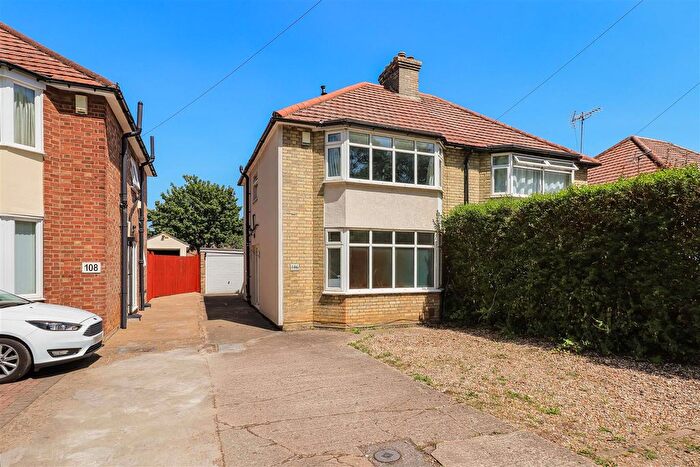 3 Bedroom Semi-Detached House For Sale In Kings Hedges Road, Cambridge, CB4