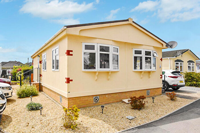 2 Bedroom Park Home For Sale In Lumby Drive Mobile Home Park, Ringwood, Hampshire, BH24