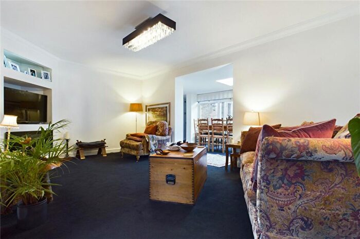 3 Bedroom Bungalow For Sale In Padworth, Reading, RG7