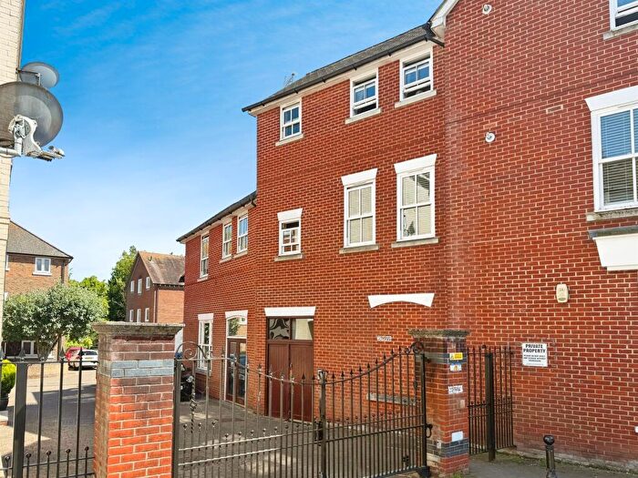 2 Bedroom Flat For Sale In Riverside Place, Fordingbridge, SP6
