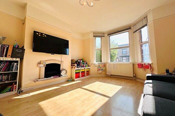 3 Bedroom Semi-Detached House To Rent In Homesdale Road, Bromley, BR2