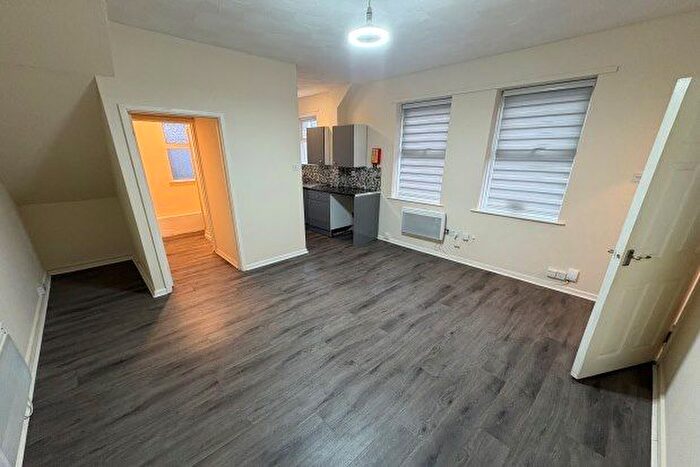 1 Bedroom Flat To Rent In Railway Street, Cardiff, CF24