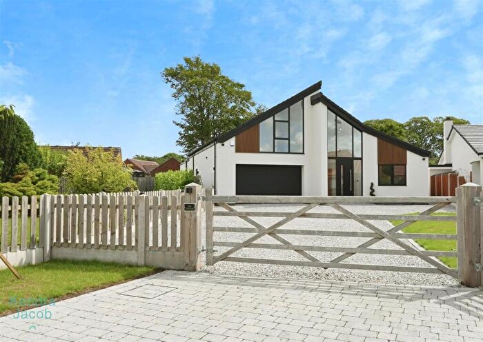 4 Bedroom Detached House For Sale In Caves Lane, Walkeringham, Doncaster, DN10