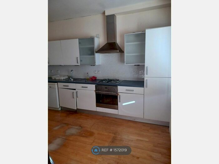2 Bedroom Flat To Rent In Burnt Ash Hill, London, SE12