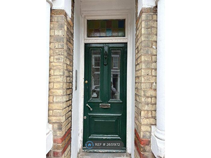 2 Bedroom Flat To Rent In Sandmere Road, London, SW4