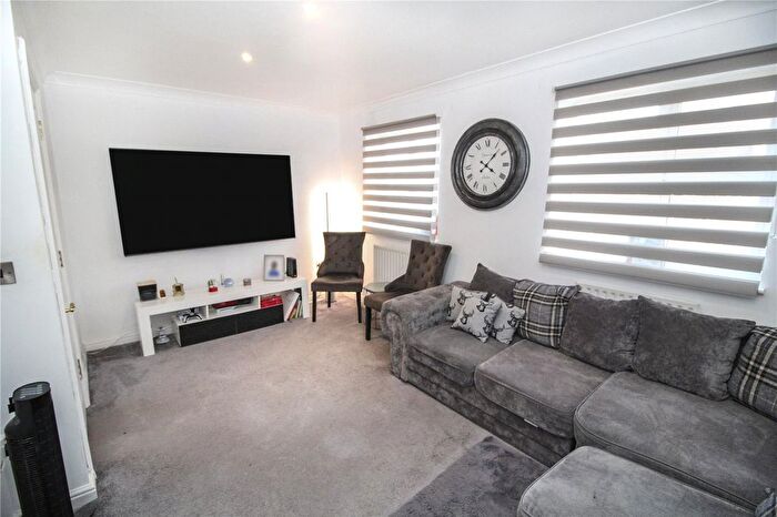 3 Bedroom Terraced House For Sale In Haynes Road, Bedford, Bedfordshire, MK42