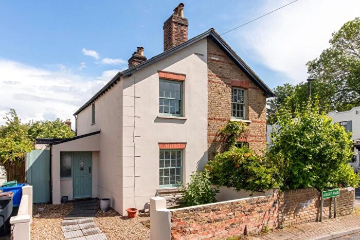 2 Bedroom House For Sale In Albert Road, Penge, London, SE20